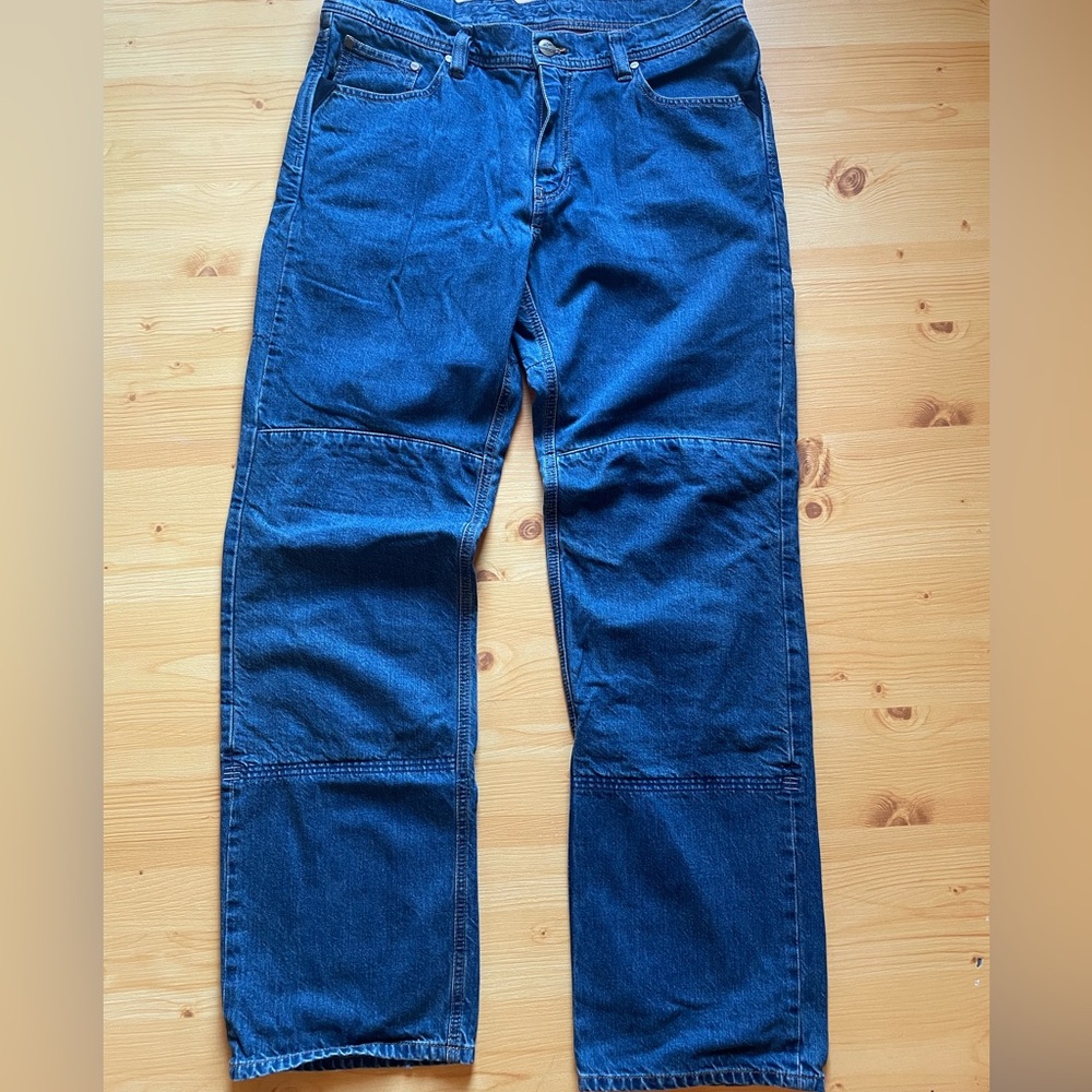 Alpinestars Men's motorcycle jeans with Kevlar. Standard wash denim color